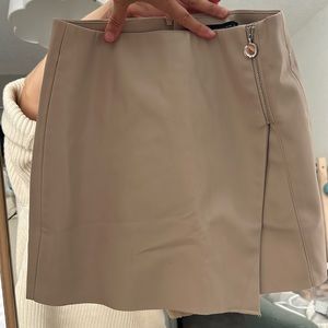 Zara faux leather taupe/tan mini skirt (skort) with zip